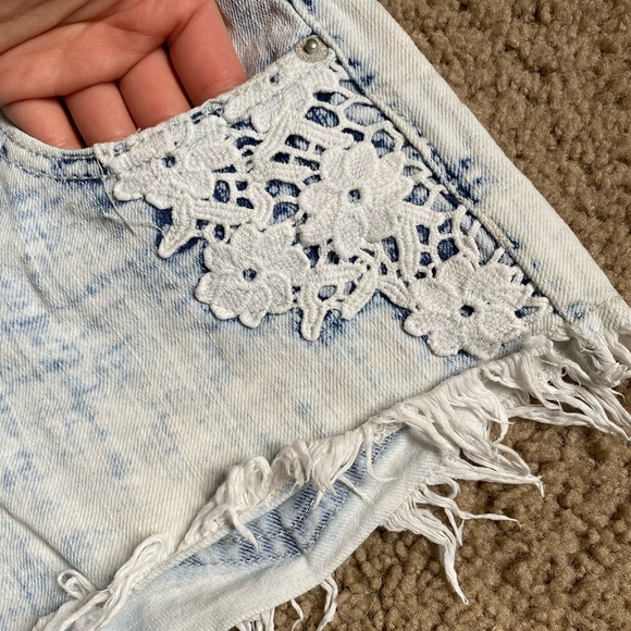 Embroidered Light Wash Jean Shorts - Picture 3 of 5